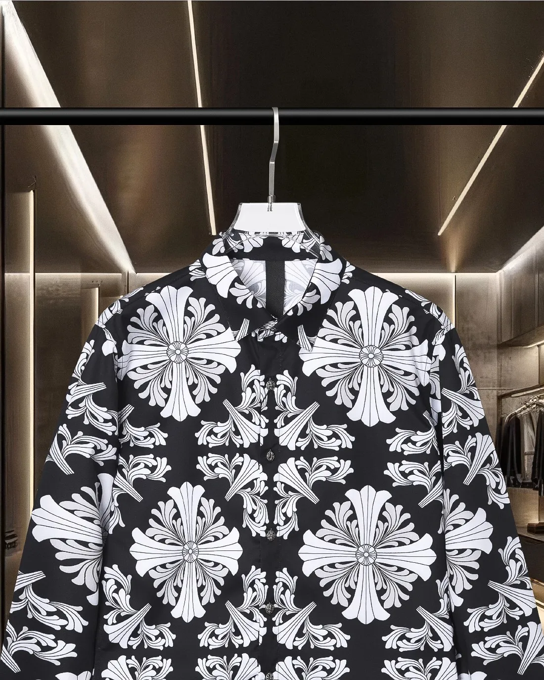 P276 Chrome Hearte/Chrome Heart 🔥Breaking news, versatile classic CH cross✝dark style original button logo digitally printed long-sleeved shirt 2025ss official website new long-sleeved shirt, exquisitely printed logo, high-end version, custom-made fabrics at the counter. Highly breathable and comfortable, exquisitely crafted, with impeccable detail processing, ✅customized logo engraved buttons, complete with three labels. Brand element design concept reflects high quality. It feels delicate and soft! It presents a casual cut and the upper body shape is great! 🐍Size: M-XXL